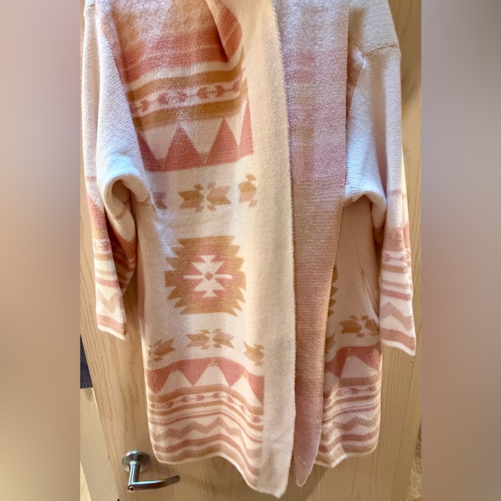 Elegant Pink and Cream Cardigan - Picture 2 of 11